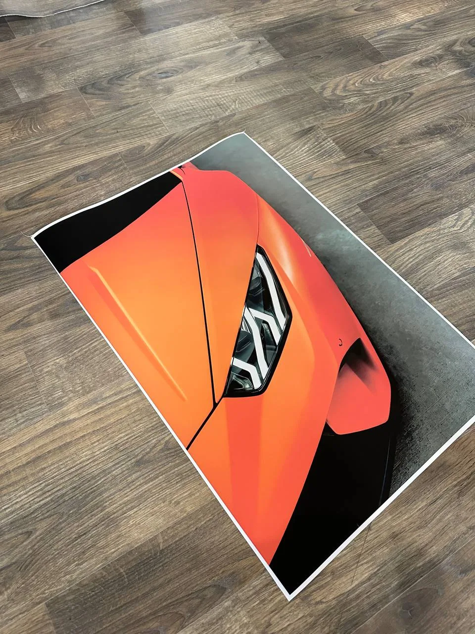 Оранжевый суперкар Lamborghini крупным планом, печать на холсте